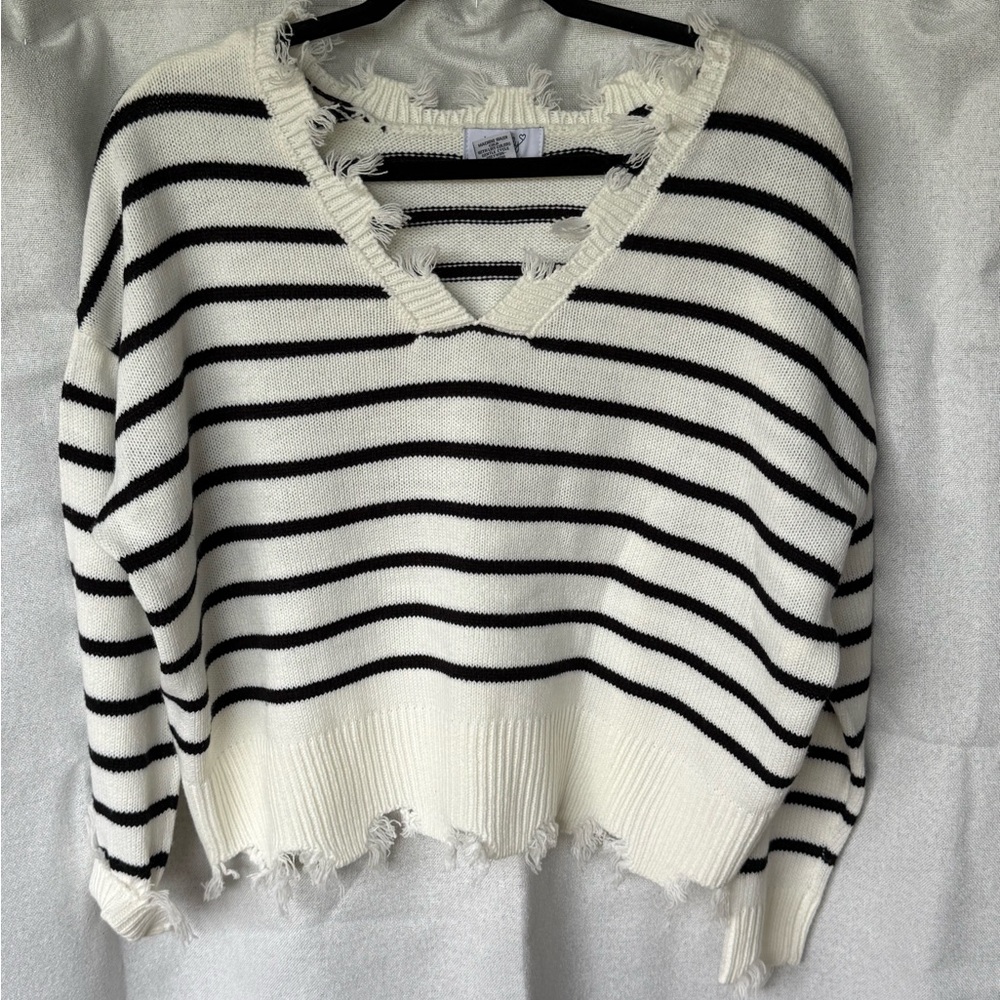 Distressed Striped V-Neck Sweater - White/Black